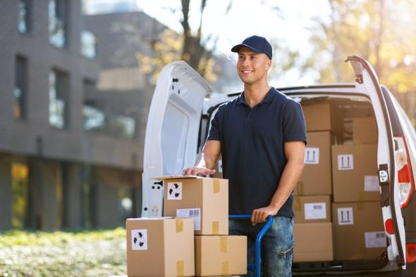 Large item courier services in Southampton, UK. Courier with packages.